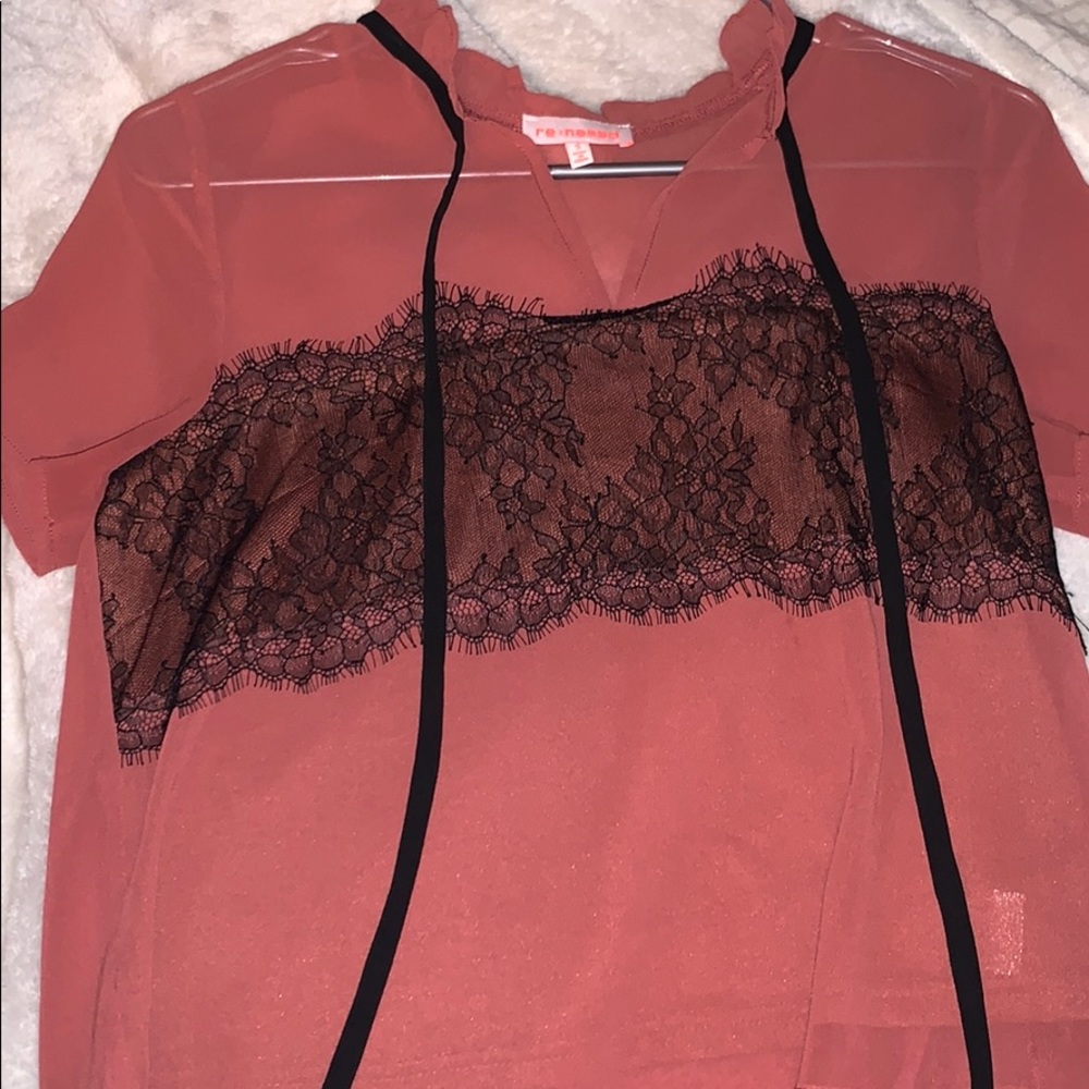 3 FASHION TOPS🥰 - Picture 2 of 6